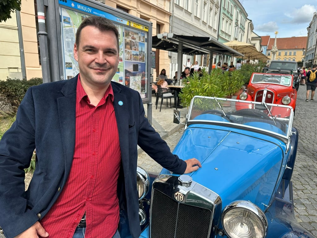 Šéfa Lovochemie česká příroda přežila, teď ji přejedou Motoristé s boudařkou