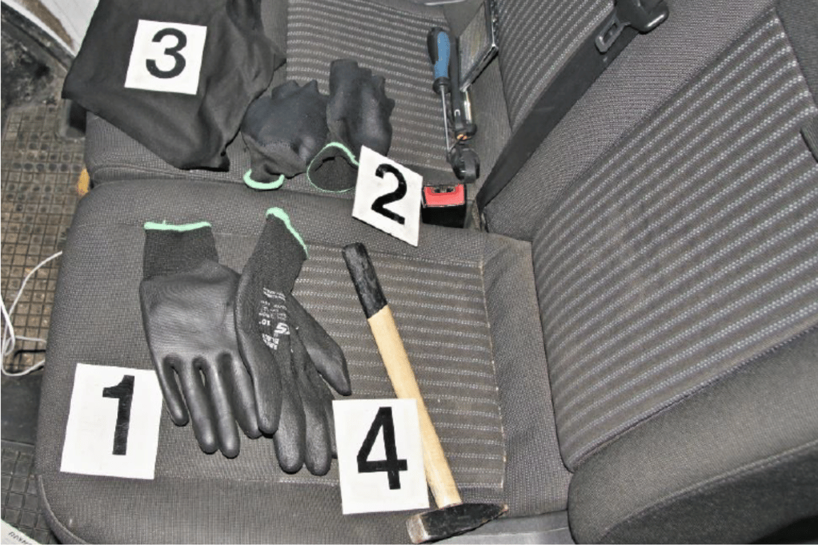 Recidivista chtěl ukrást 180 krabiček cigaret, místo toho ho policie přistihla při činu