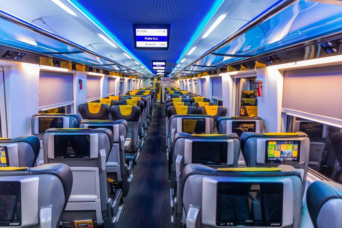 Ostatní dopravci vodu a občerstvení zdarma zachovávají.