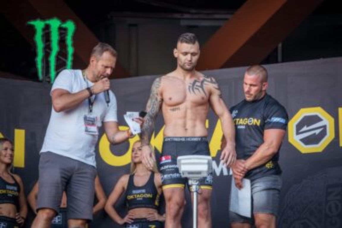 Totální válka! Kotalík a Cverna předvedli v Clashi brutální bitvu