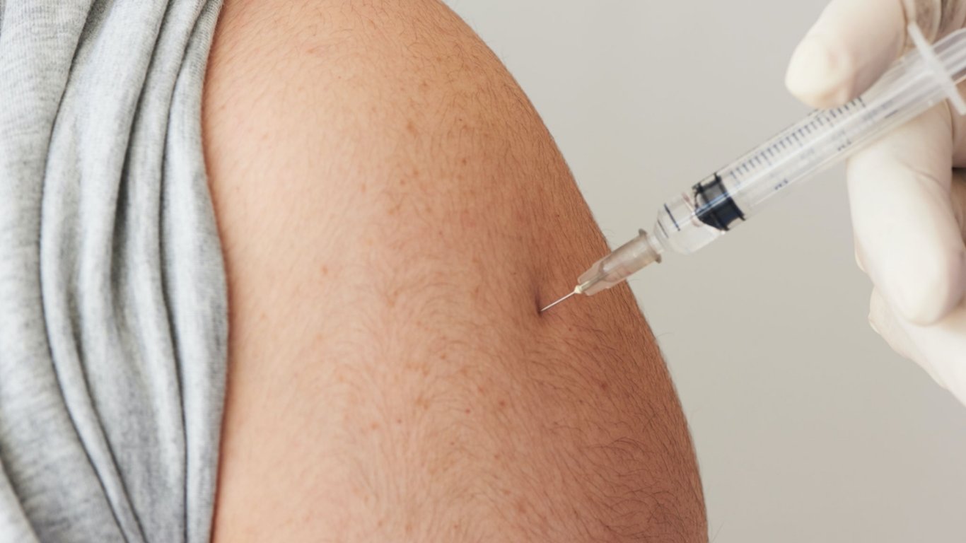Každá injekce má své místo, a není to náhoda. Jiný účinek má vpich do stehna, jiný do paže nebo hřbetu ruky