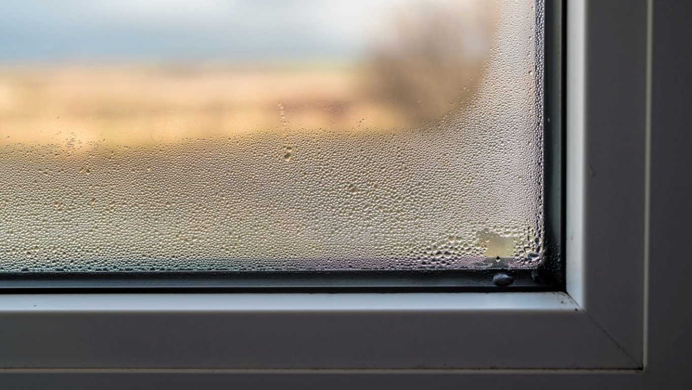 Zamlžená okna jsem brala jako nutné zlo. Teď díky jediné věci neztratím ani minutu zbytečným utíráním