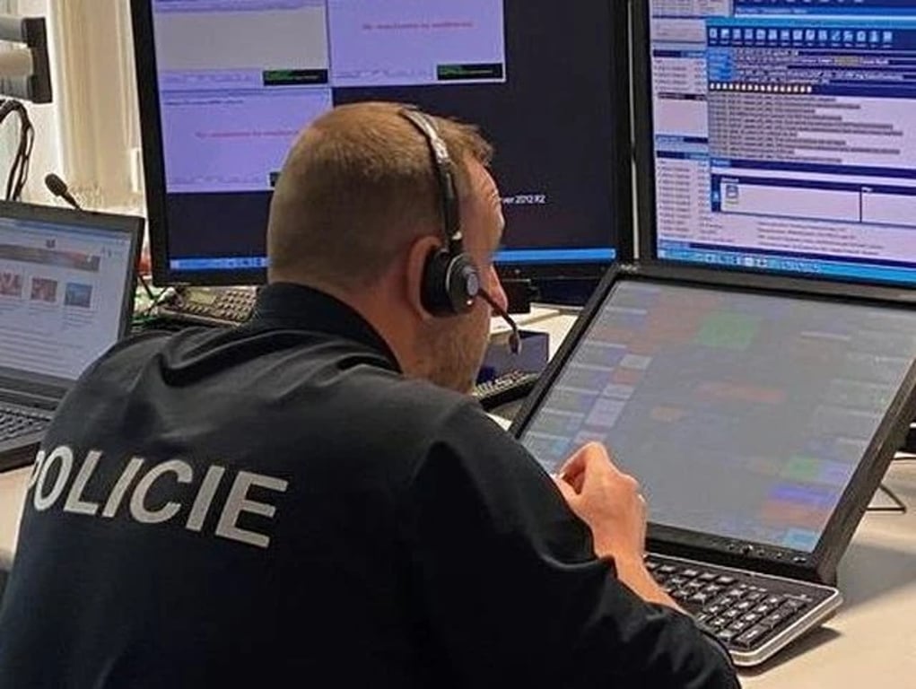 Muž odeslal policistům výhružnou SMS. Požadoval peníze