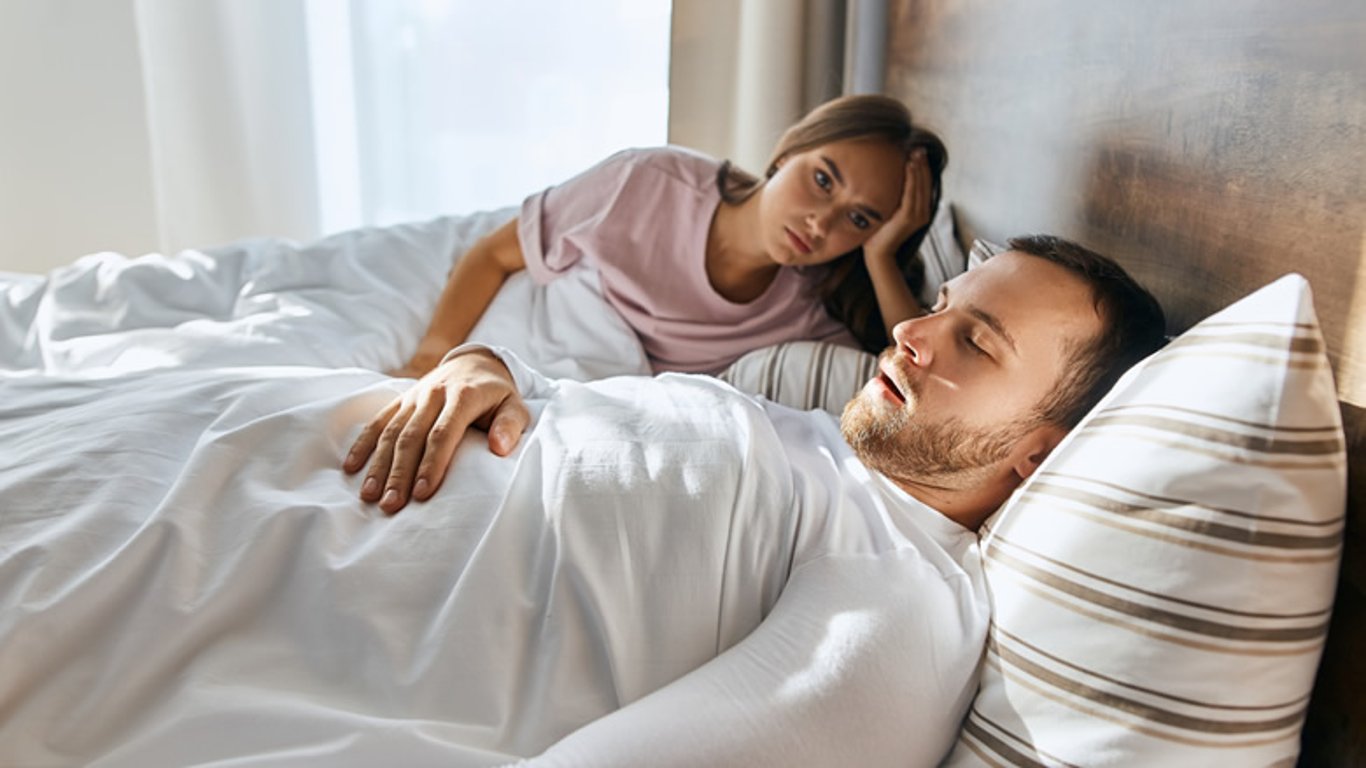 Spící muž a žena vzhůru