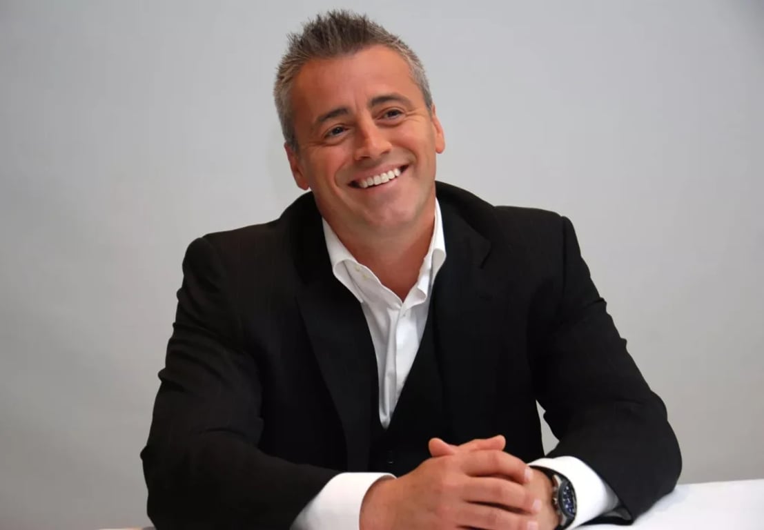 Co zbylo z fešáka Joea z Přátel? Pivní mozol a dvojitá brada. Matt LeBlanc dnes vypadá jako dědula z čtvrté cenové