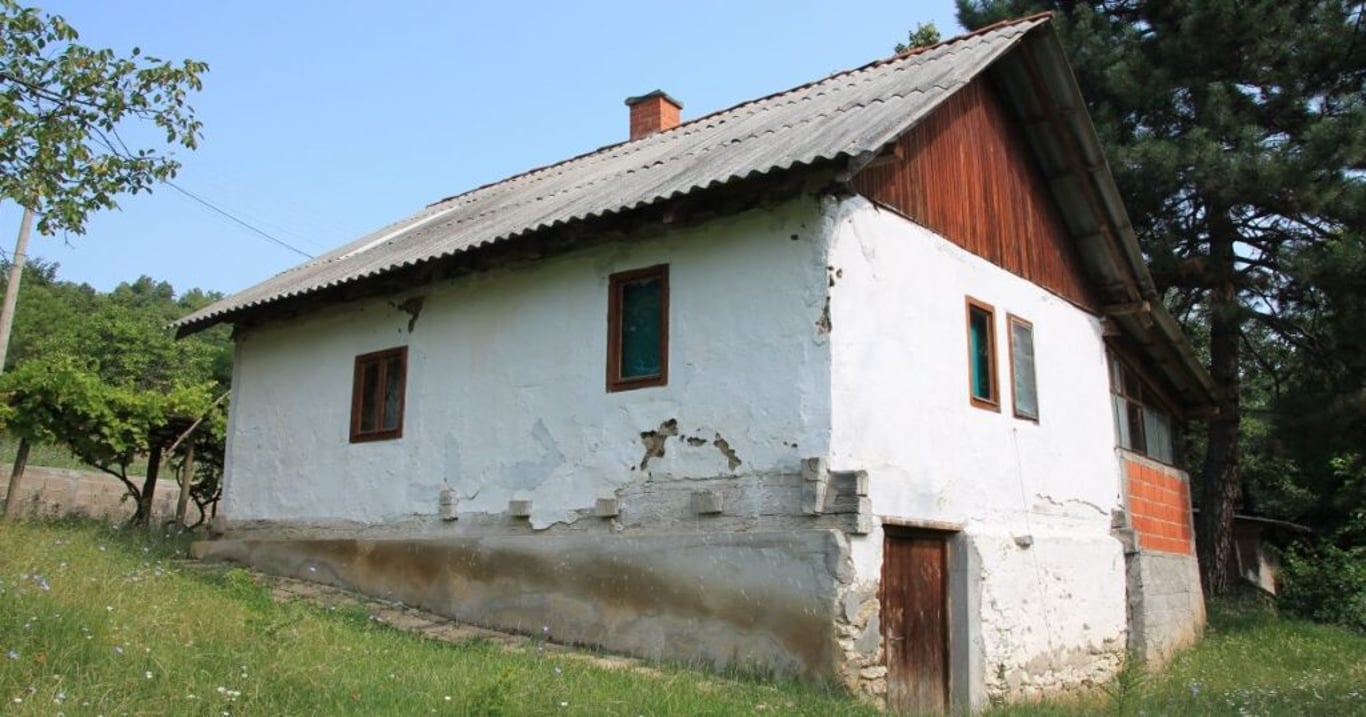 Rodina koupila starou a opuštěnou ruinu, za kterou schytala vlnu kritiky. Přestavbou si splnili sen