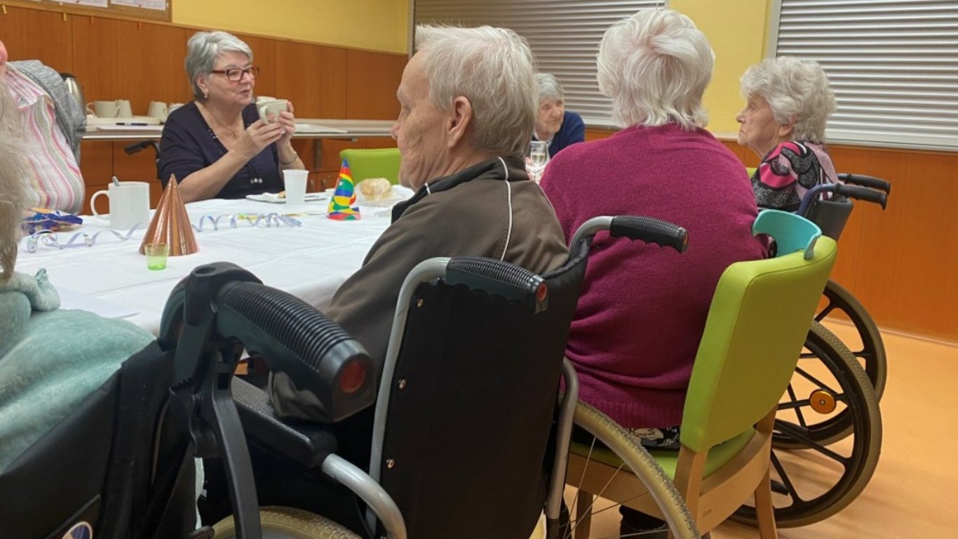 Za pár let bude přes 3 000 000 seniorů. Bude na důchody? Tohle nás čeká
