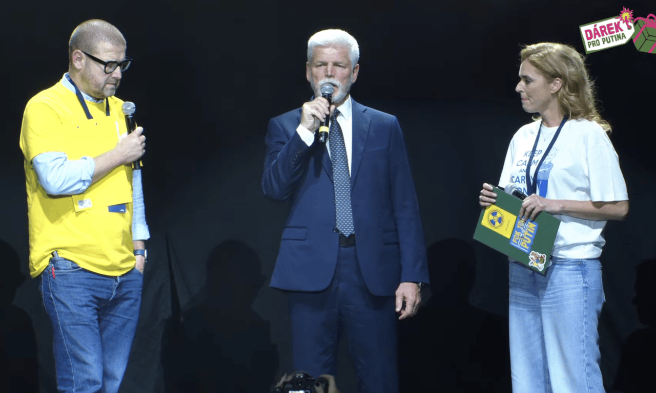Lidé ve Foru Karlín zavzpomínali na Danu Drábovou, přišel i prezident Pavel
