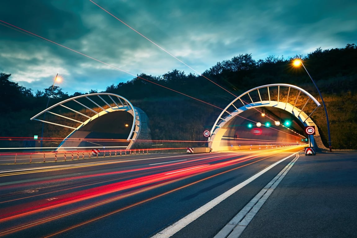 Kolaps, jaký tu dlouho nebyl. Klíčový tah na Prahu paralyzoval uzavřený tunel, řidiči šílí.