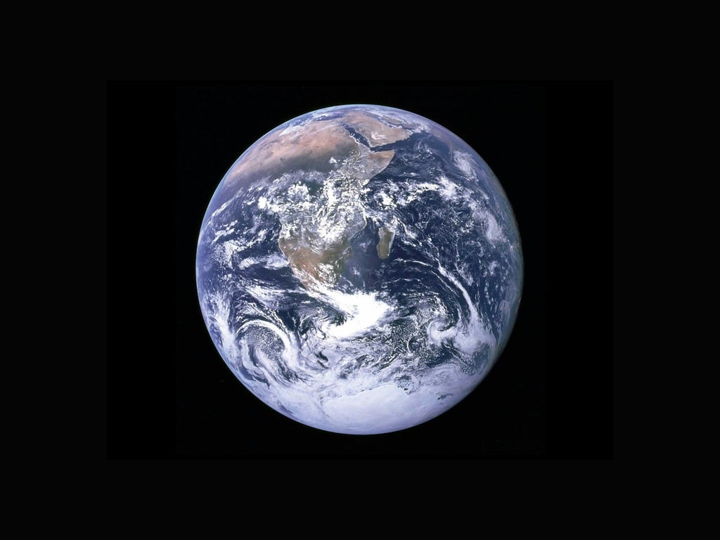 Neviditelná anomáli obíhá planetu. A vy o ní možná vůbec netušíte