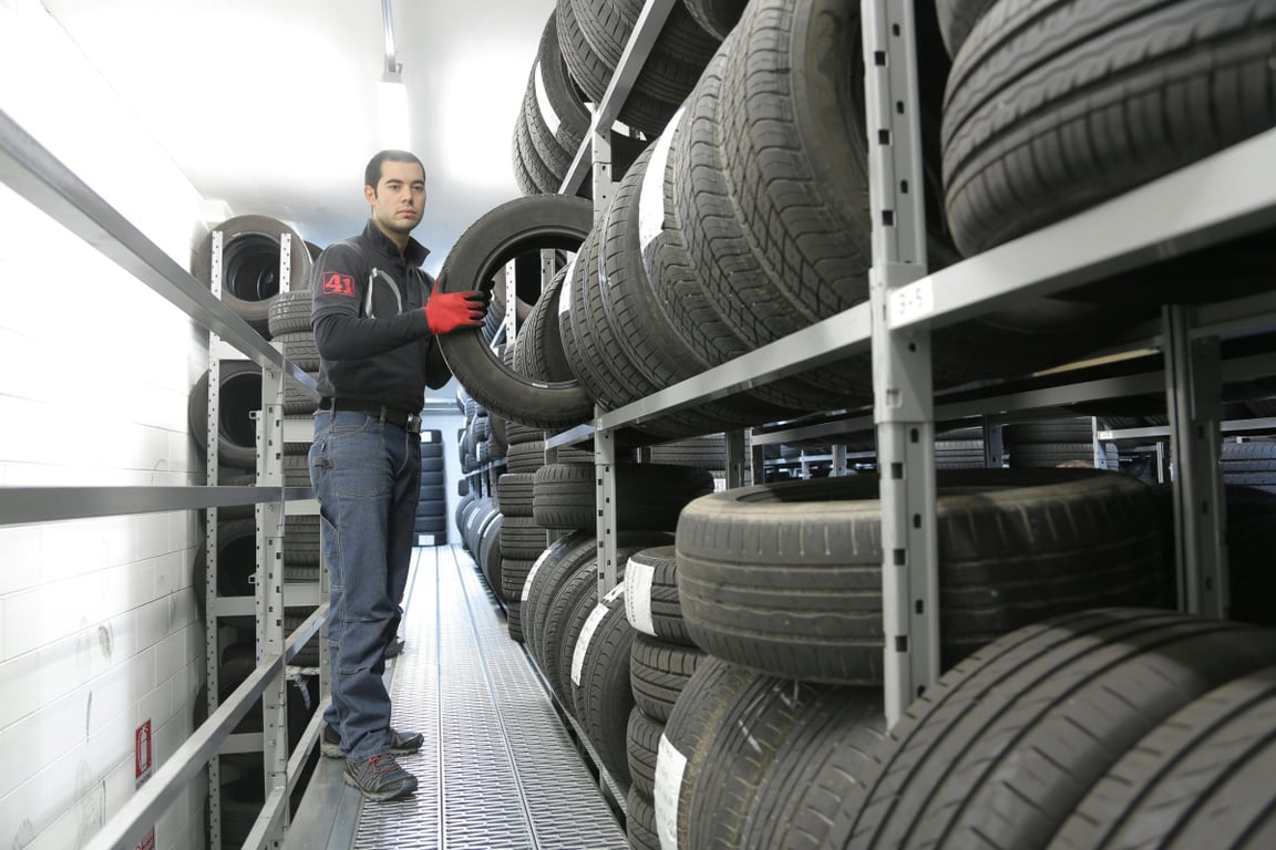 Muž na Jihlavsku zaplatil za pneumatiky. E-shop s ním ale přestal komunikovat