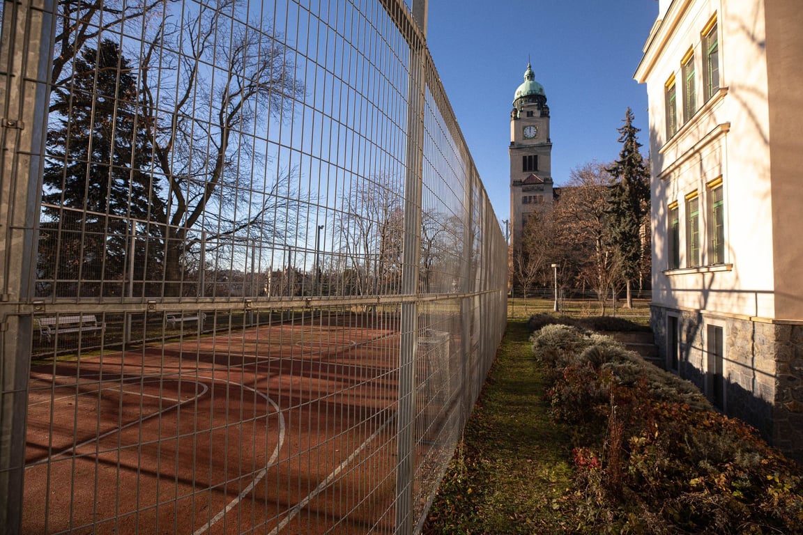 Nebezpečný schizofrenik z Bohnic znovu utekl. Policie ho dopadla při krádeži
