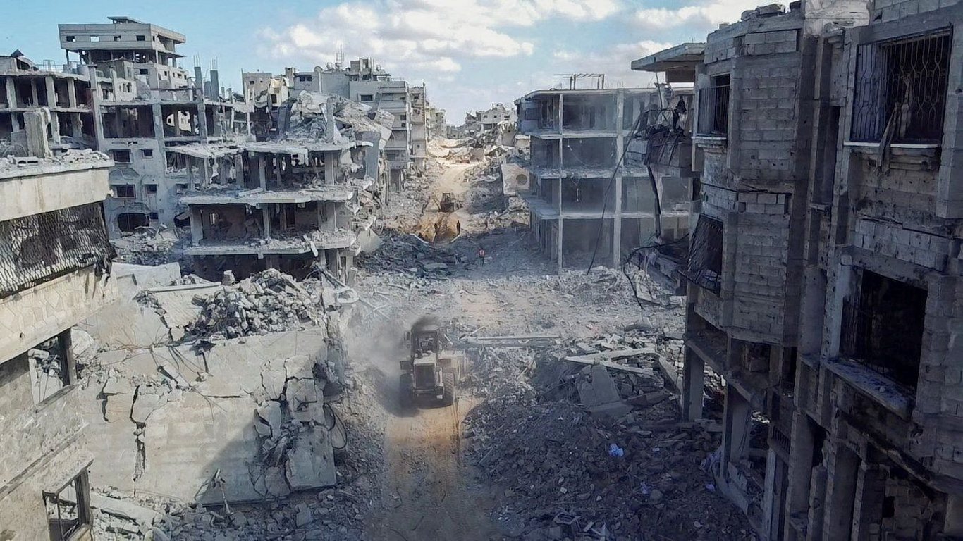 Sutiny v Gaze váží 61,5 milionu tun, 170krát víc než Empire State Building