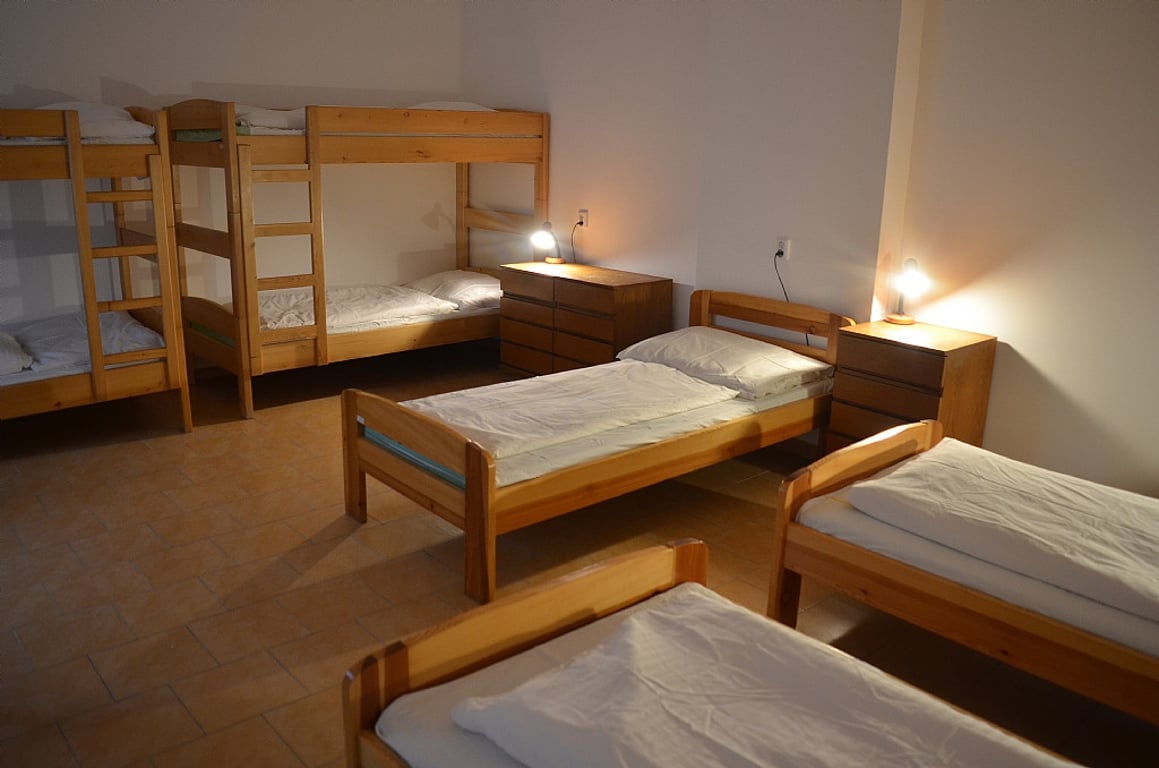 Lidé bez domova mají ve Dvoře Králové nad Labem zpátky vylepšenou noclehárnu