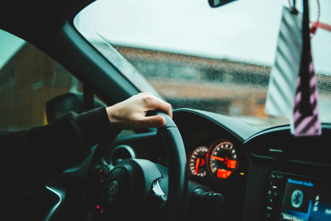 Policie odhalila za dva dny téměř 200 přestupků. Devatenáctiletý řidič jel 161 km/h