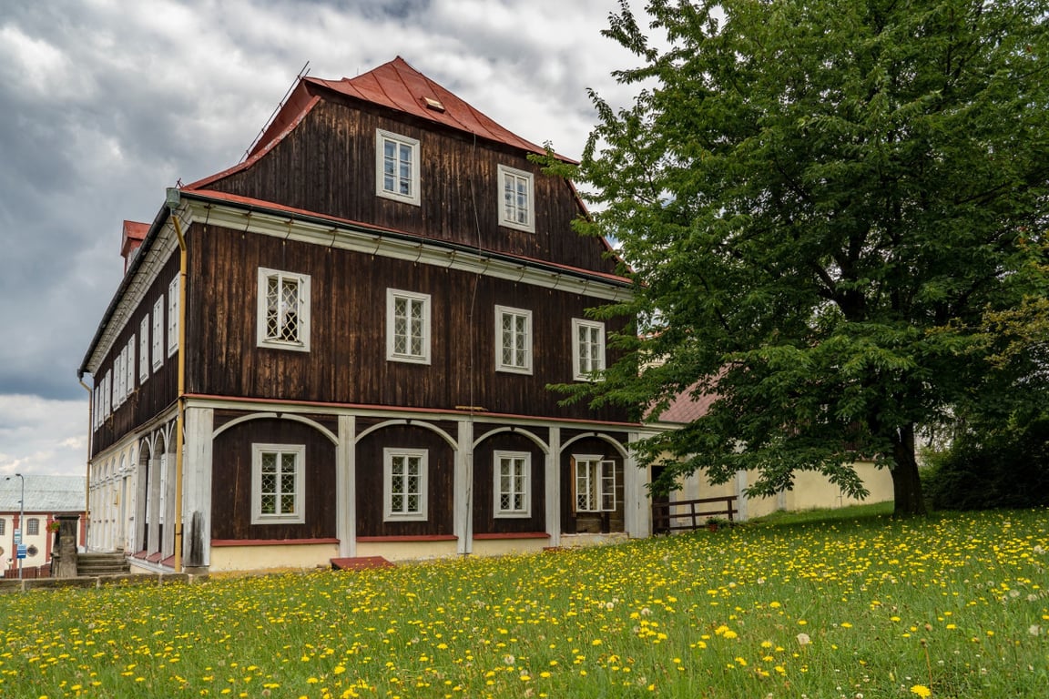 TIP NA VÝLET: Vydejte se za podstávkovými domy Lužických hor