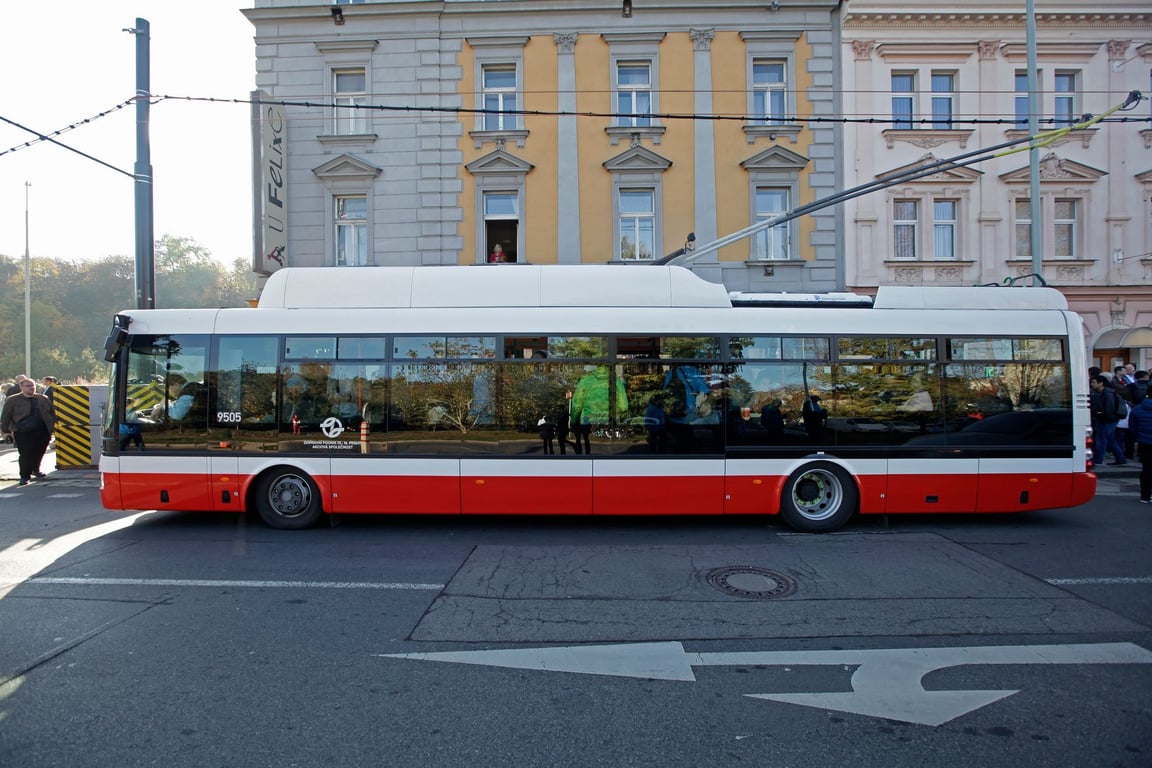Antimonopolní úřad zrušil tendr pražského dopravního podniku na trolejbusy