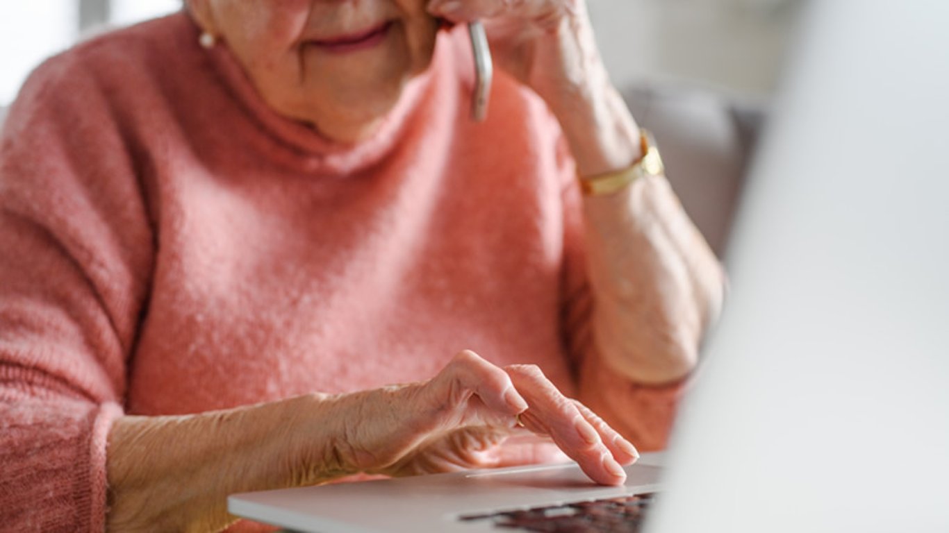Stát přispívá lidem s nízkými příjmy a zdravotně postiženým na volání a internet