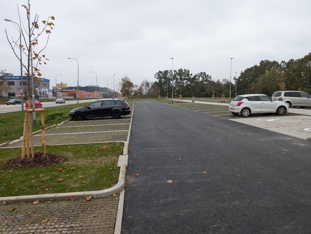 Parkoviště u Sport areálu Vltava bude přes zimu zdarma. Řidiči ušetří až do března