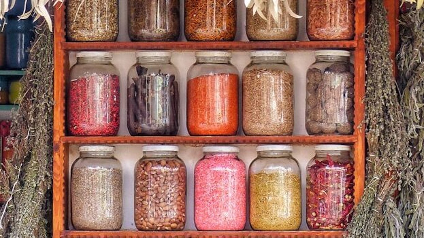 Kořenky a dózy se sypkým kořením