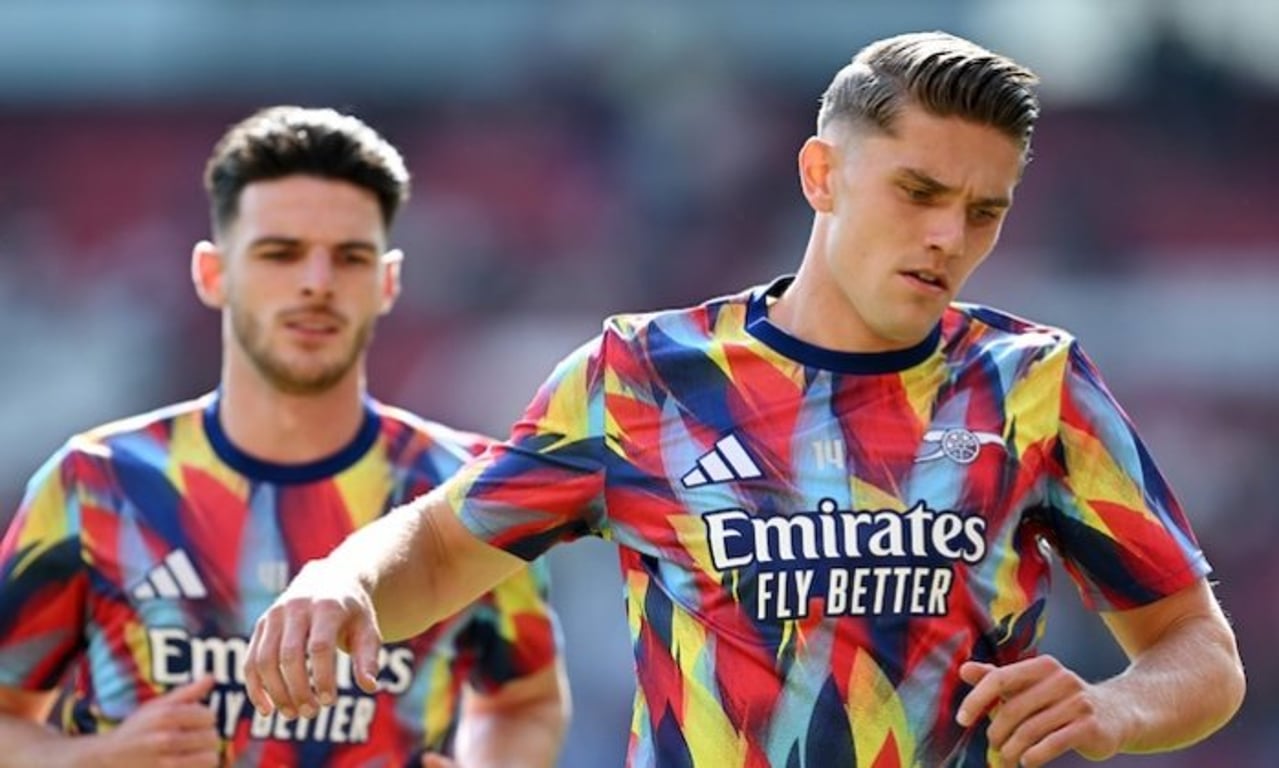 Gyökeres se dotkl častěji svých vlasů než míče. Soutěžní debut "neviditelného" Švéda v Arsenalu skončil fiaskem