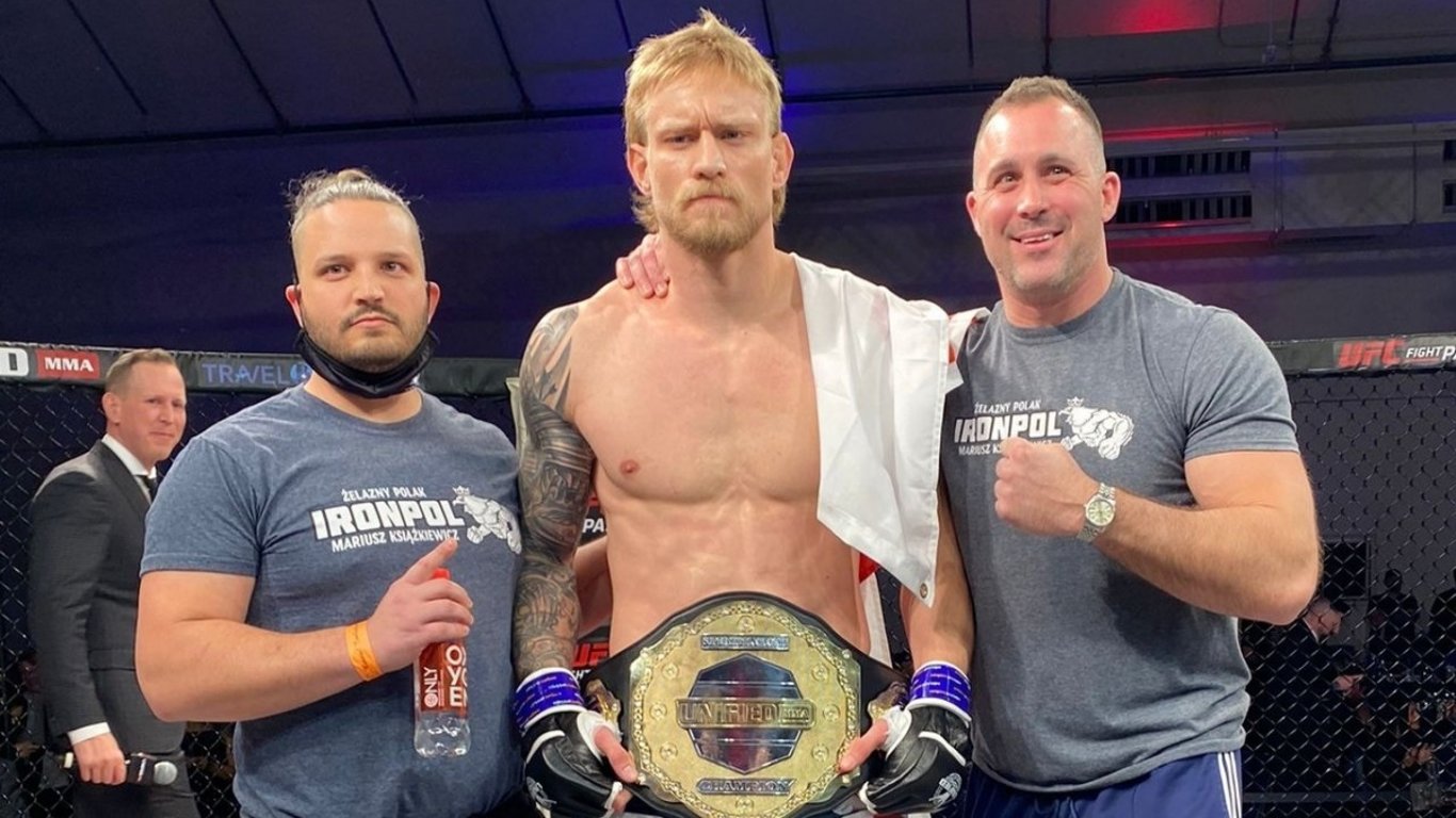 Zápasník MMA šel vynést odpadky. Skončil s nožem v hrudi