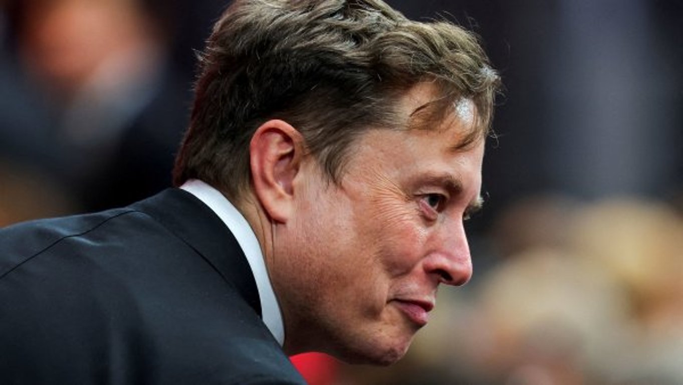 Muskova Tesla prudce klesla v žebříčku nejhodnotnějších značek světa, první zůstává Apple