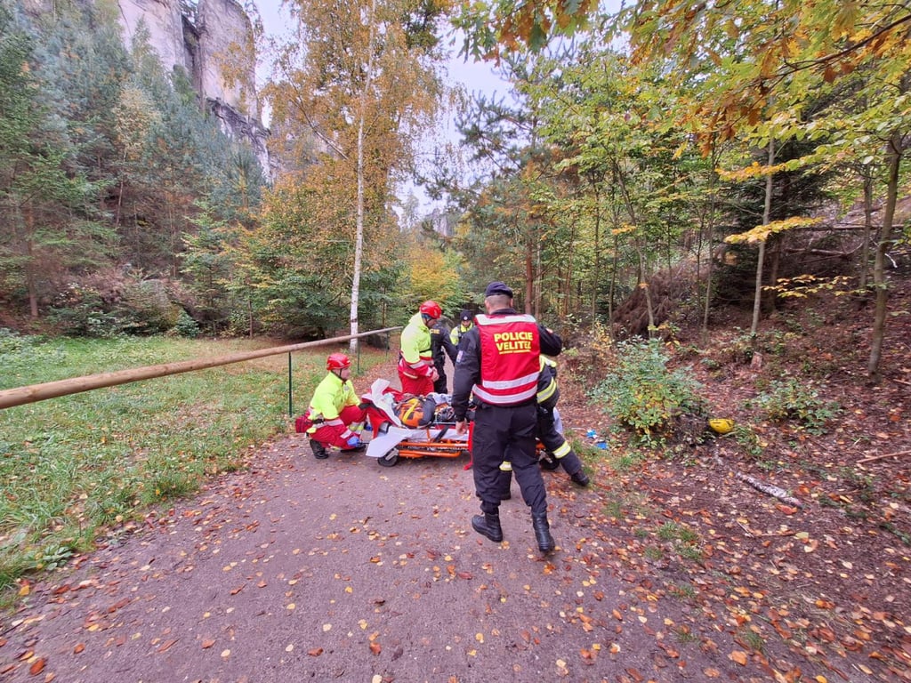 Prachovské skály byly plné hasičů a záchranářů, cvičení prověřilo jejich připravenost