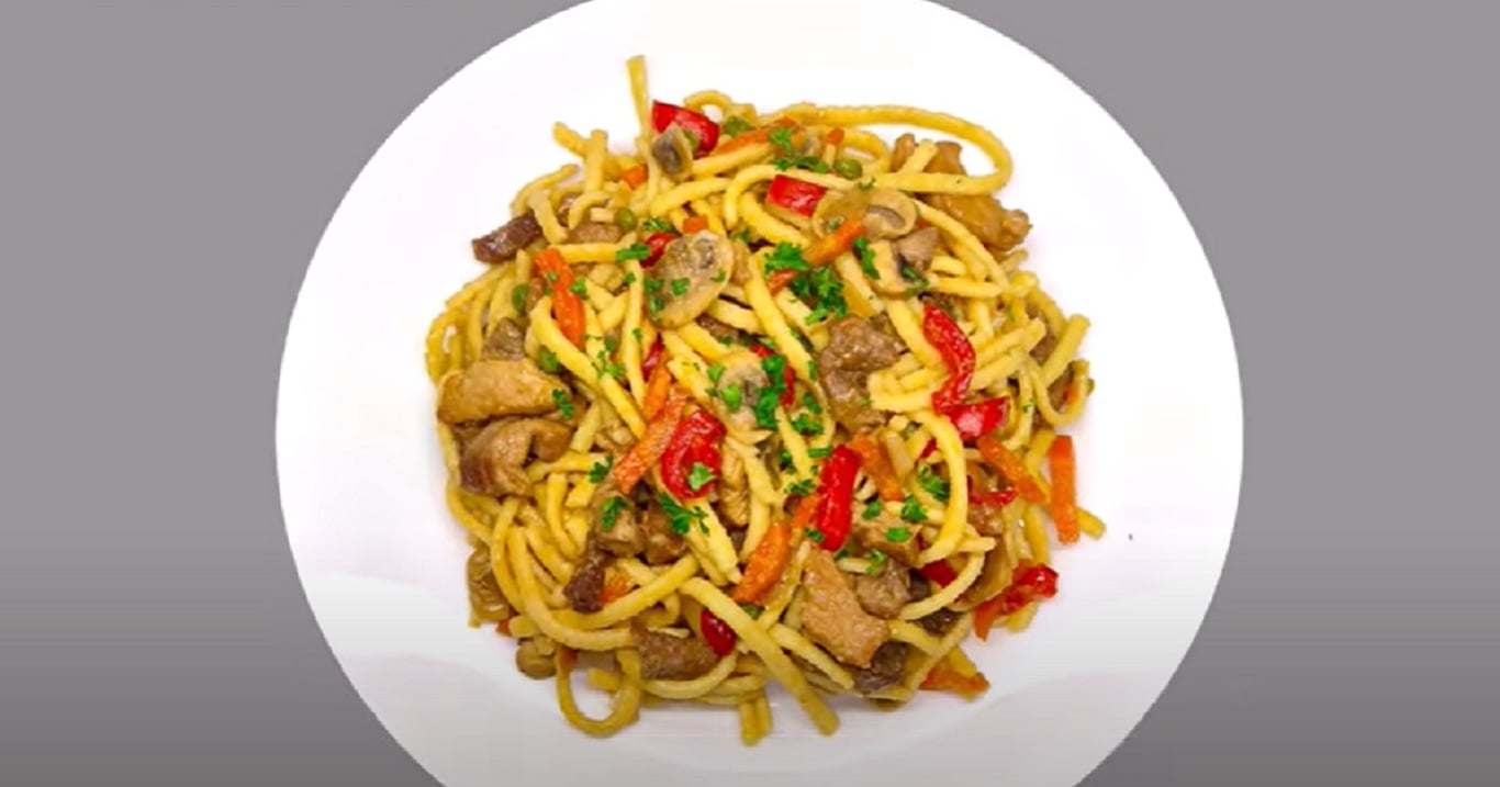 Tyto špecle s vepřovým po asijsku zvládnu i po práci – do 20 minut hotovo a chutnají jako z restaurace