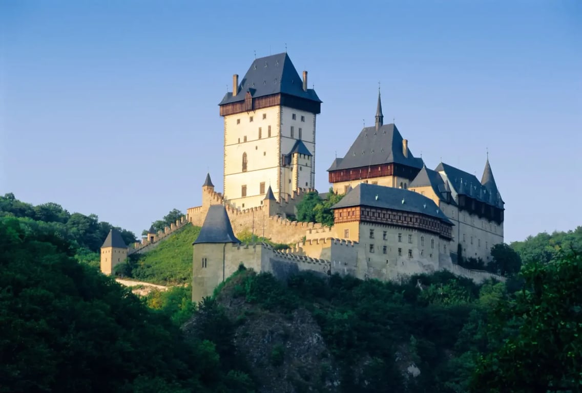 Vyškrábala jsem se na Karlštejn a chtěla na hrad. Věta, co mi řekla paní u kasy, mě úplně šokovala. Sem už mě nikdo nedostane