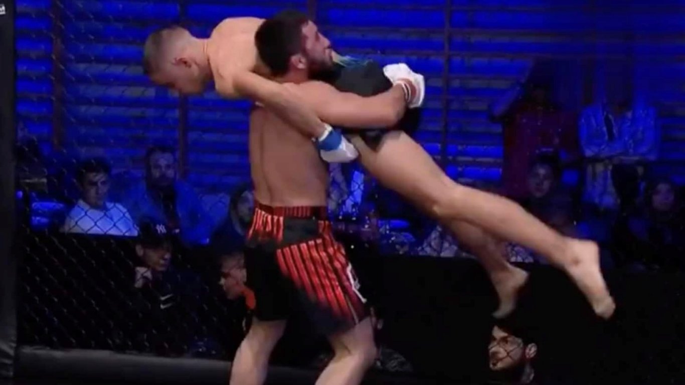 Šel do zápasu v MMA, skončil na centrifuze. Tvrdý Khabirovův slam ukončil duel po pár vteřinách