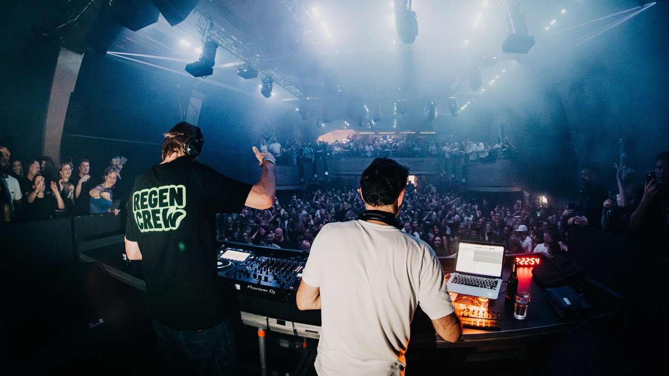 Zavrť tím zadkem. Návrat do devadesátek se nekonal, Groove Armada diktovala nadčasově