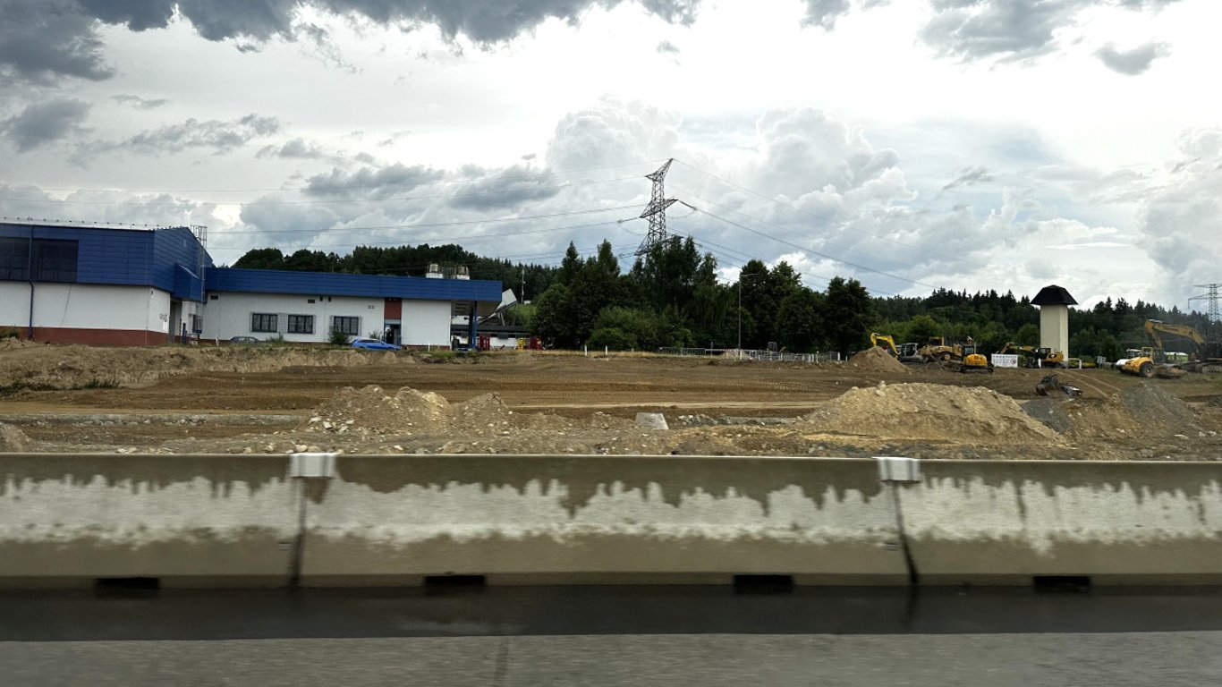Na dálničním přechodu v Rozvadově se změní dopravní režim kvůli stavbě odpočívky