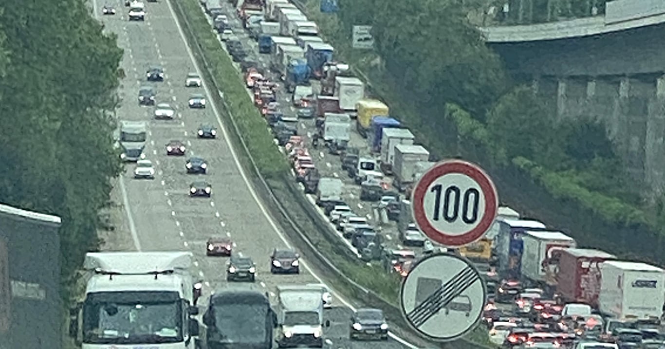 Německá dopravní značka znamená něco jiného, než si myslíte. Věříte, že jedete podle předpisů, ale dostanete vysokou pokutu