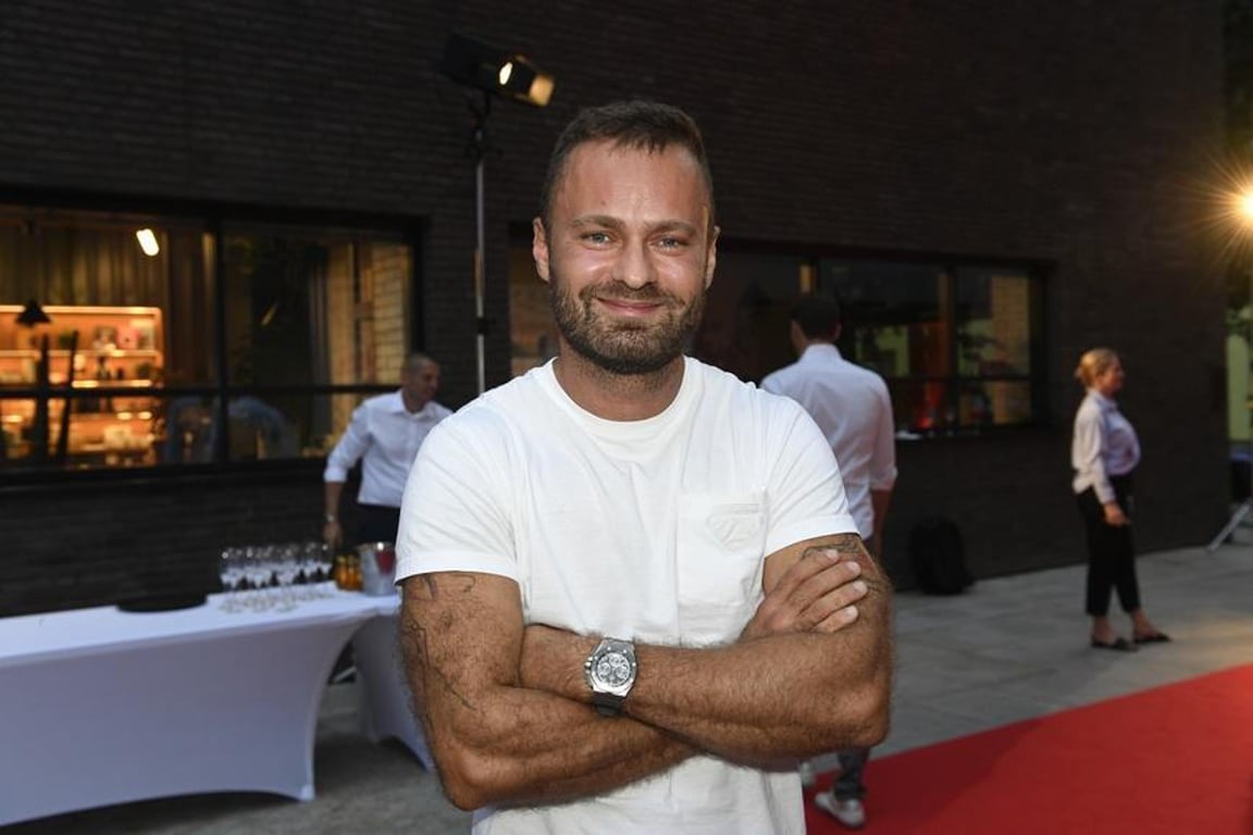 Lékař Marek Dvořák o vlásek unikl smrti. "Auta jsou na totálku," říká o nehodě