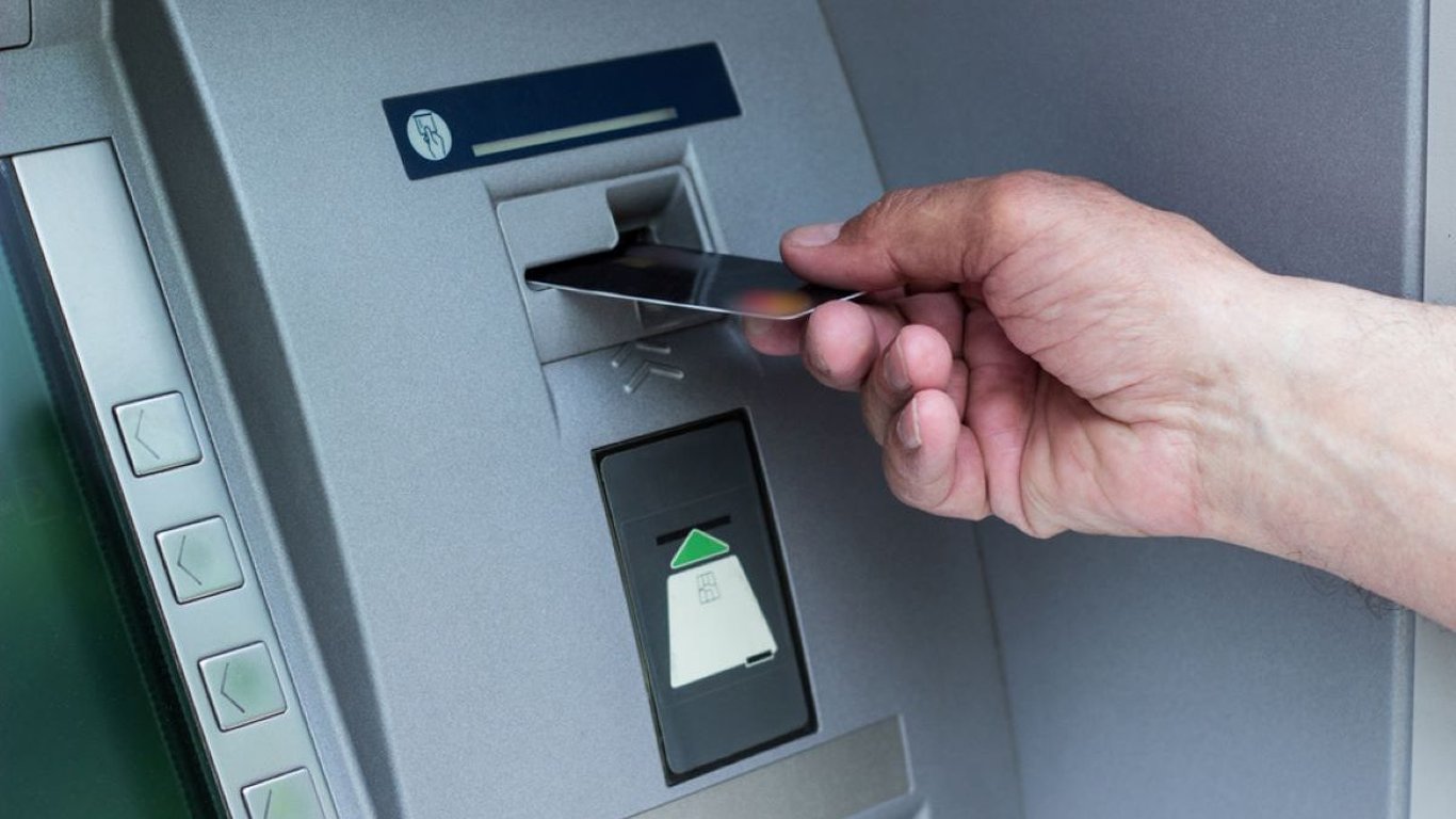 Letos už nebudou bankomaty takové, jak je známe. Na způsob, jakým doteď fungovaly, můžeme pomalu zapomenout