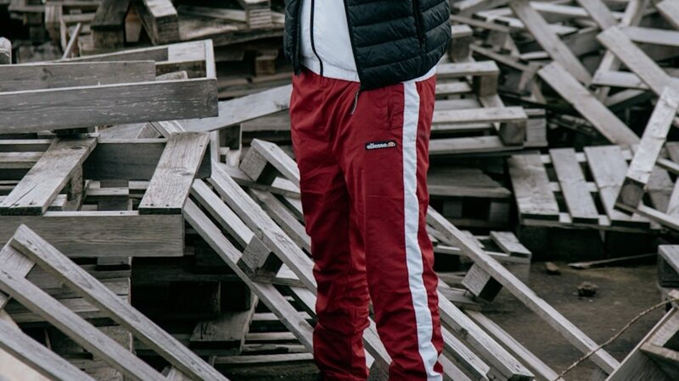 Tepláky jako společenský outfit