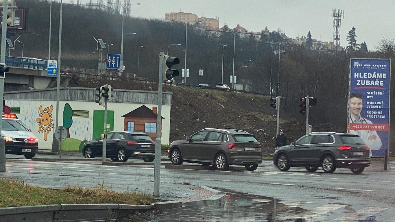 Nové pravidlo se týká všech řidičů: Pokuta 1 700 Kč a 1 trestný bod ihned, silniční kodex pro rok 2025