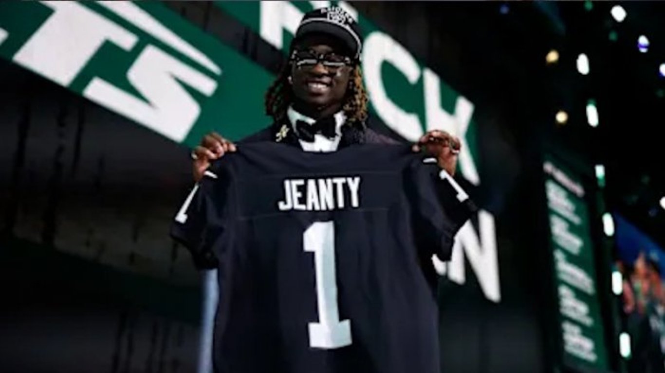 Garáž pro 18 aut, šperky, dům. Nováček NFL po podpisu za 36 milionů utrácí jako divý