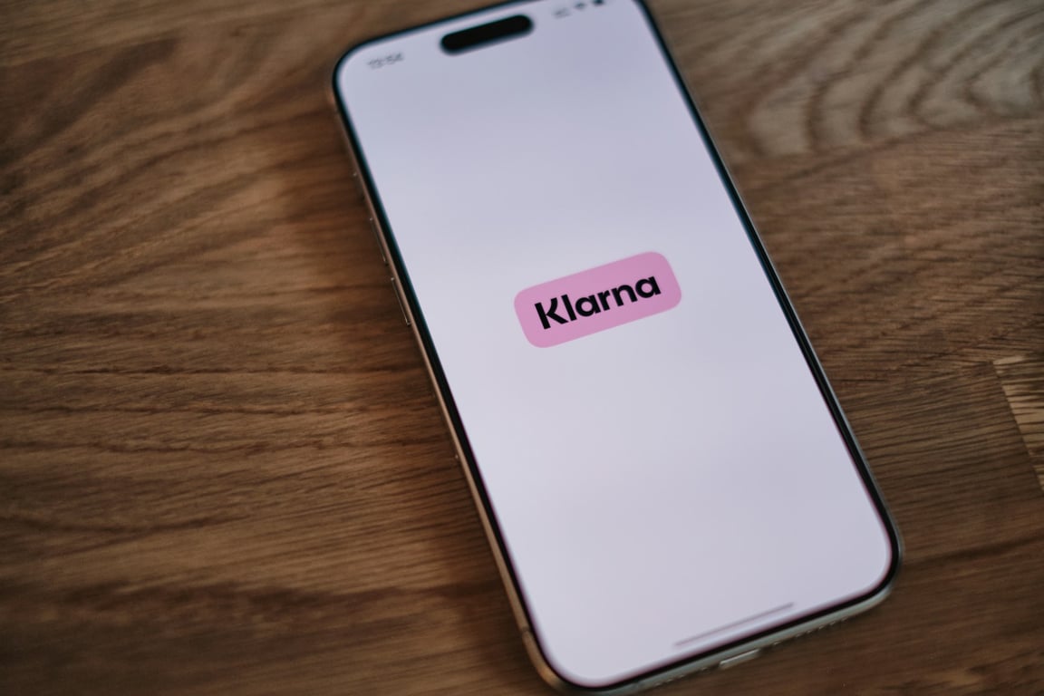 Češi milují slevy. Klarna to ví a díky umělé inteligenci to využije ve svůj prospěch