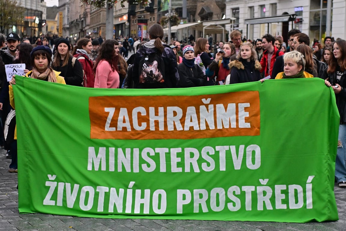 Přírodu si vzít nedáme. Stovky lidí v Brně protestovali proti Macinkovi
