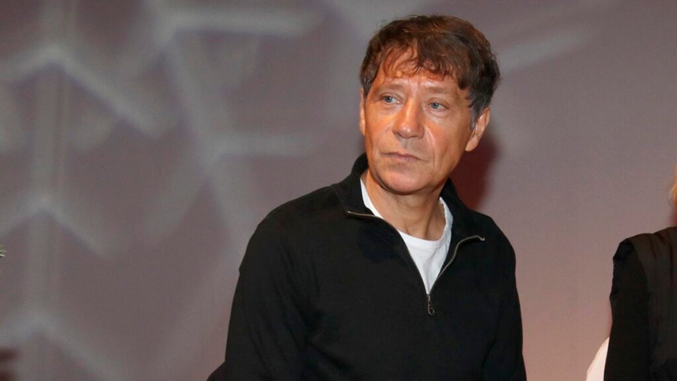Pavel Kříž v Básnících soupeřil o dívku s budoucím poslancem. Oldřich Navrátil ho označil za blba