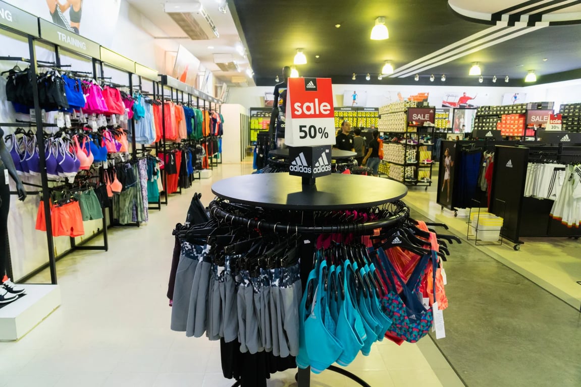 Češi našli nový ráj pro levné značky. Německý outlet překoná i vyhlášené polské trhy.