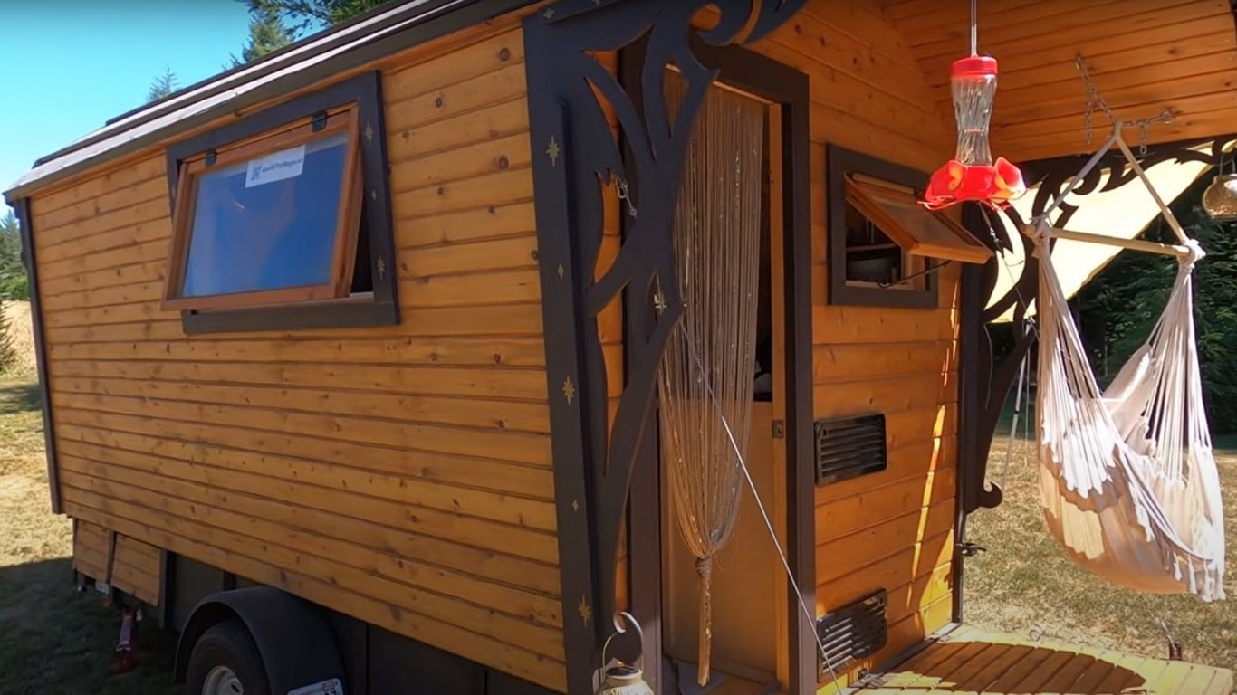 Po odchodu dětí si postavila nový domov snů. Její domek vypadá jako luxusní návrh z ruky špičkového architekta