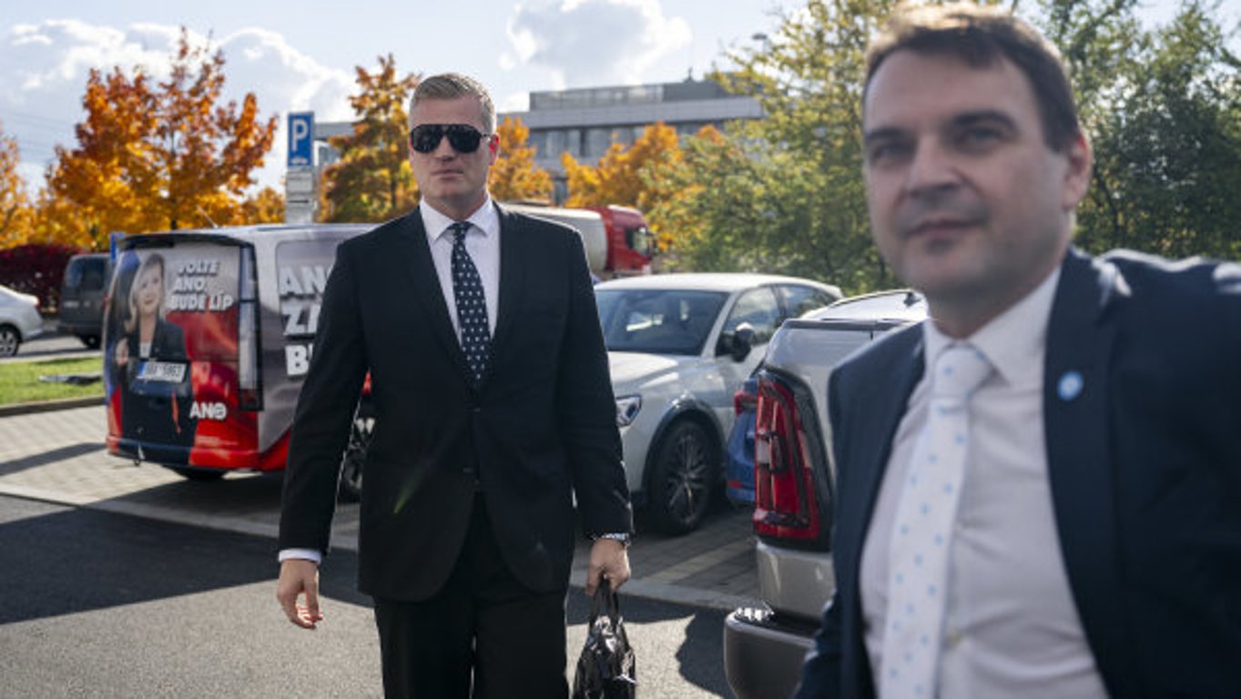 Suverenita, pitomče! Parafrázi slavné hlášky Billa Clintona si vzali k srdci čeští i jiní populisté. A proto nechtějí pryč z EU