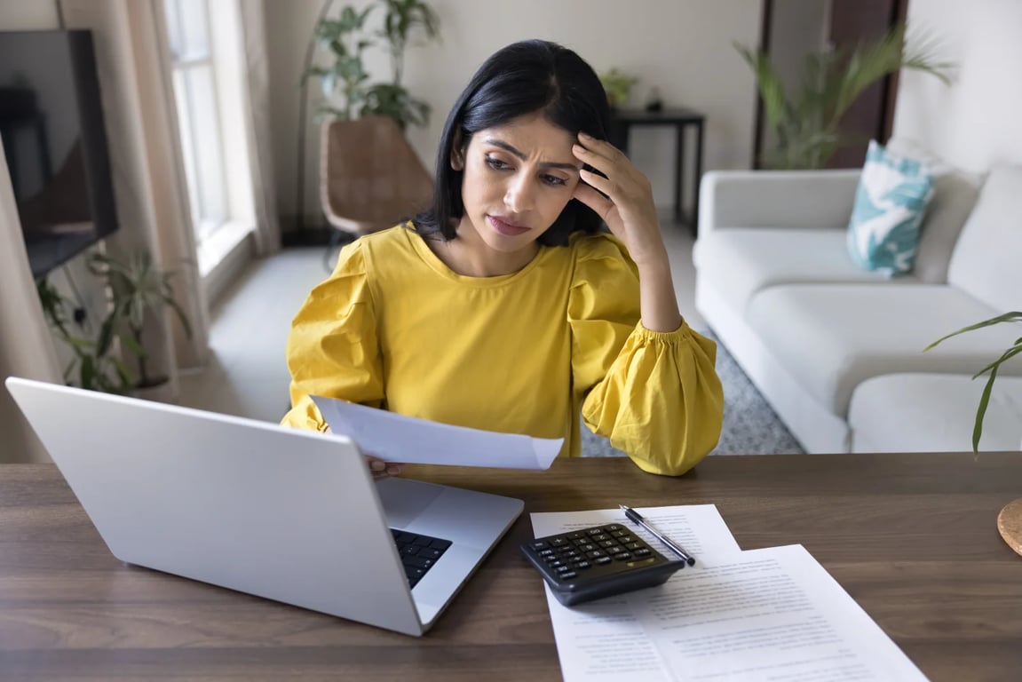 Od listopadu přichází šok v bankách: Poplatky prudce rostou, klienti mluví o zdražování bez varování.