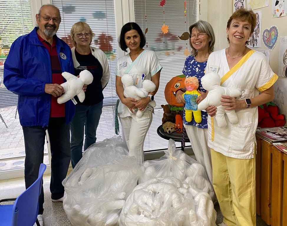 Děti v kyjovské nemocnici dostaly speciální panenky. Pomohou jim překonat strach