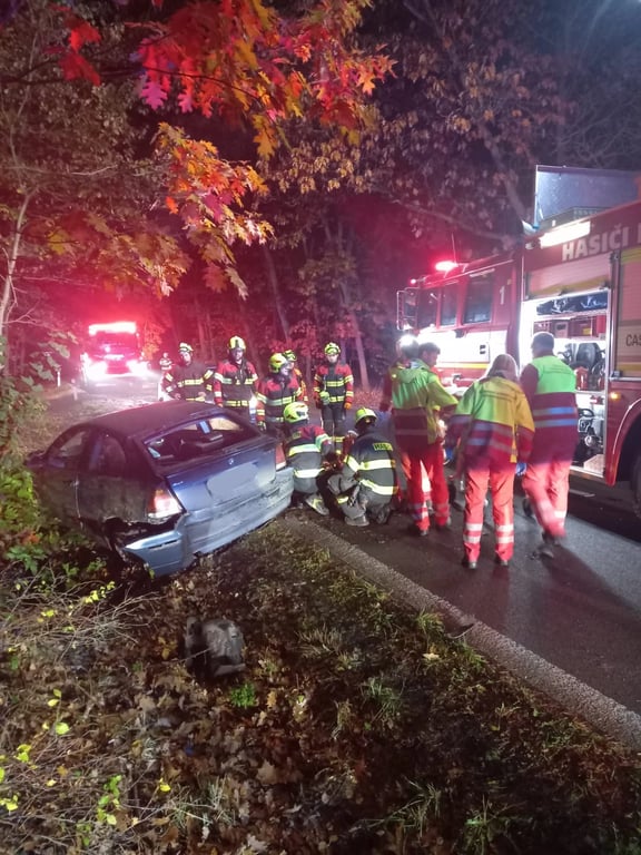 Mobilní telefon po autonehodě sám zalarmoval tísňovou linku. Posádka vozidla o hovoru vůbec nevěděla