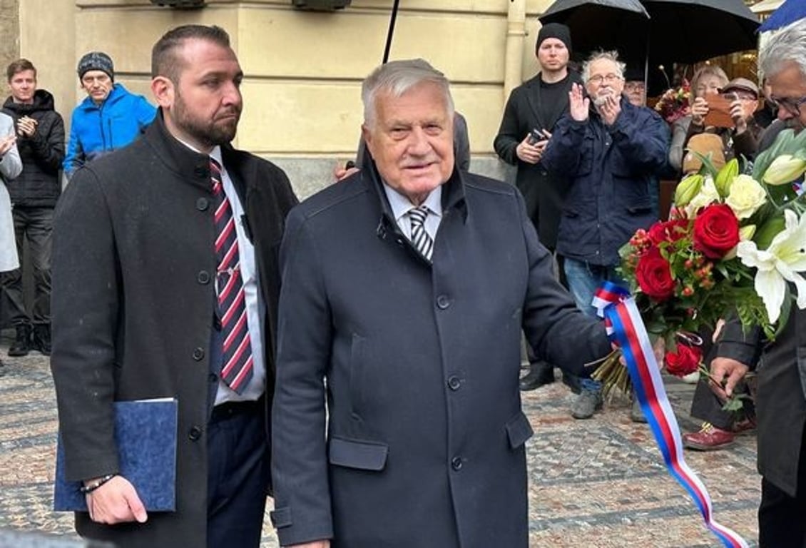 Klaus v rozpacích. Už není rebel proti vládě. "Z nové Babišovy vlády máme radost."