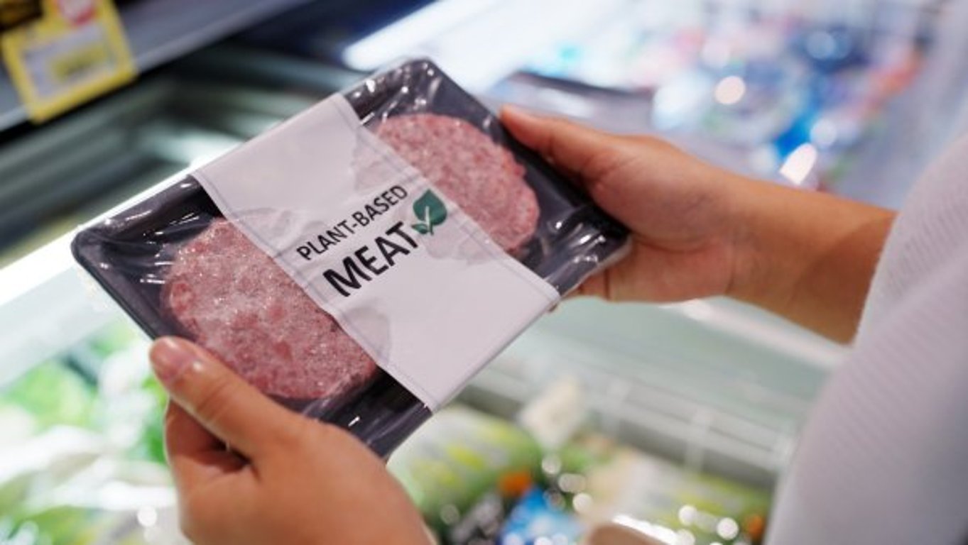 Rostlinnému burgeru se nesmí říkat burger, schválili europoslanci
